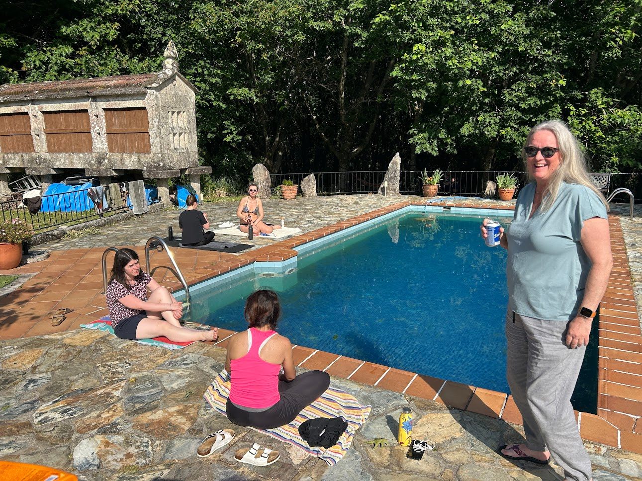 Coliving pool and outdoor space in Anceu